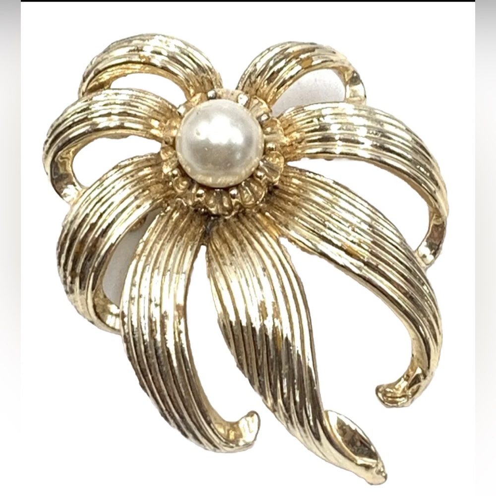 CORO Large Vintage Signed Floral Brooch Pin With Large Faux Pearl Center Accent